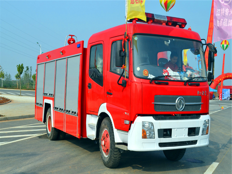 東風(fēng)天錦6-7噸泡沫消防車
