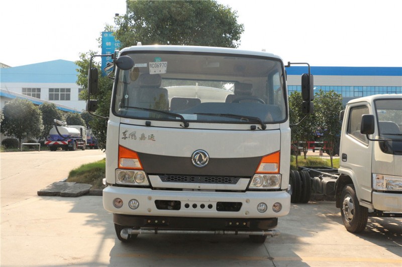 東風(fēng)嘉運(yùn)10噸灑水車正前面圖 東風(fēng)嘉運(yùn)10噸灑水車正前面圖