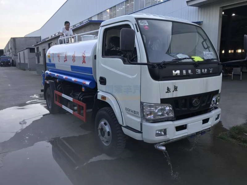 躍進(jìn)5噸灑水車