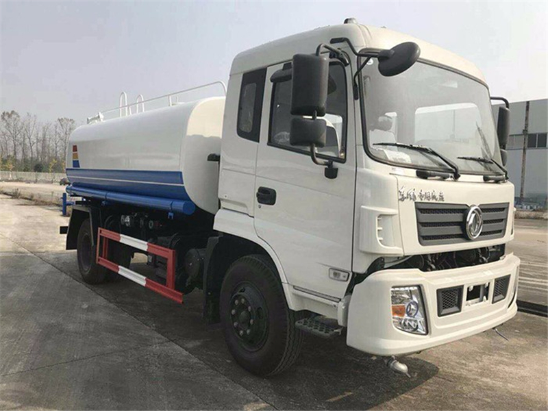 東風(fēng)專底15噸灑水車