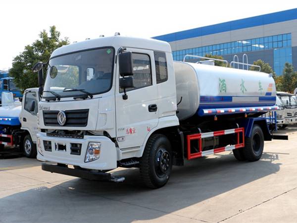 東風專底15方灑水車