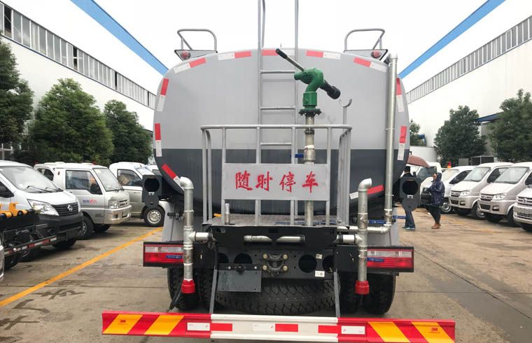 東風專底15方灑水車綠灰二色后尾巴圖