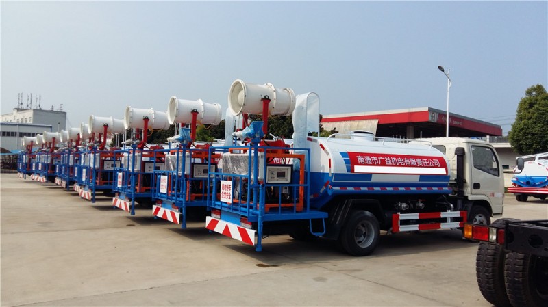 東風(fēng)多利卡3噸灑水車整裝待發(fā) 東風(fēng)多利卡3噸灑水車整裝待發(fā)