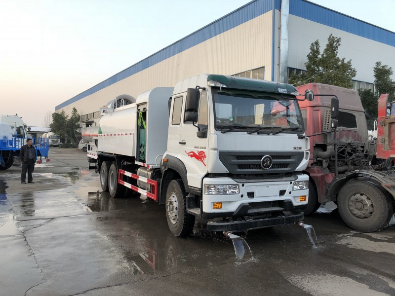 重汽斯太爾15噸抑塵車