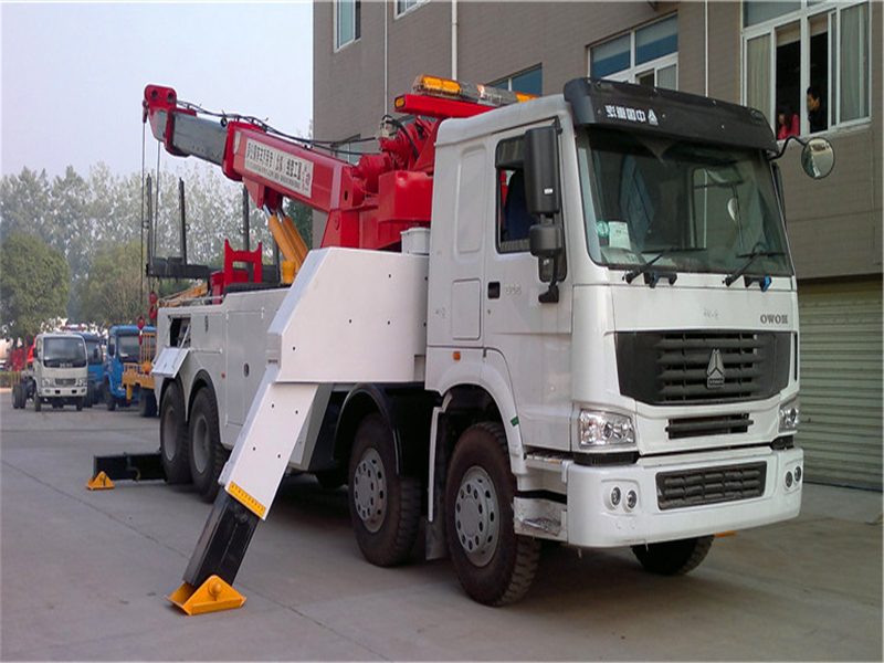 重汽豪沃360度旋轉(zhuǎn)吊清障車