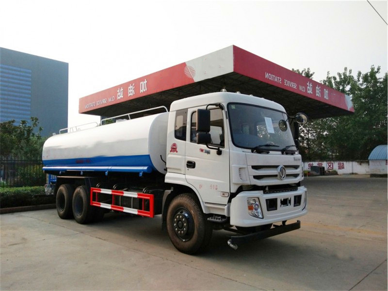 東風(fēng)御龍后八輪20噸噴灑車