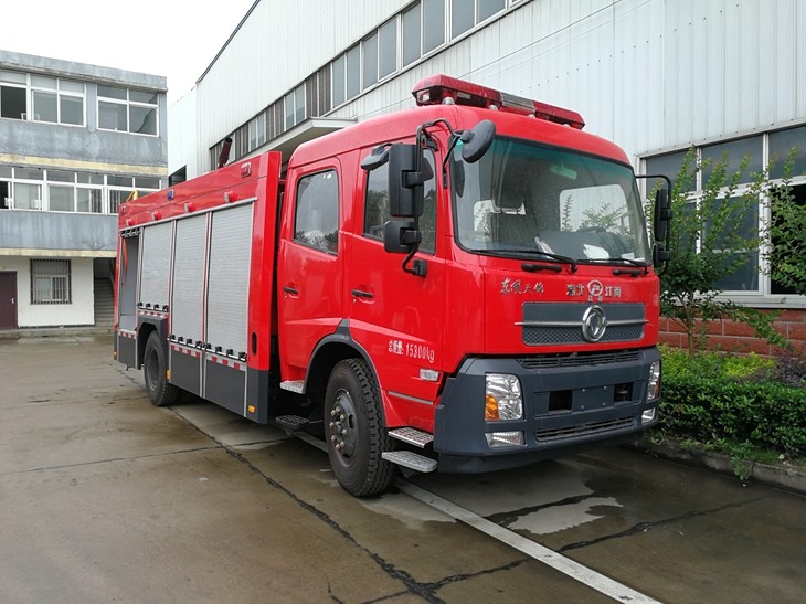 東風(fēng)天錦6-7噸泡沫消防車