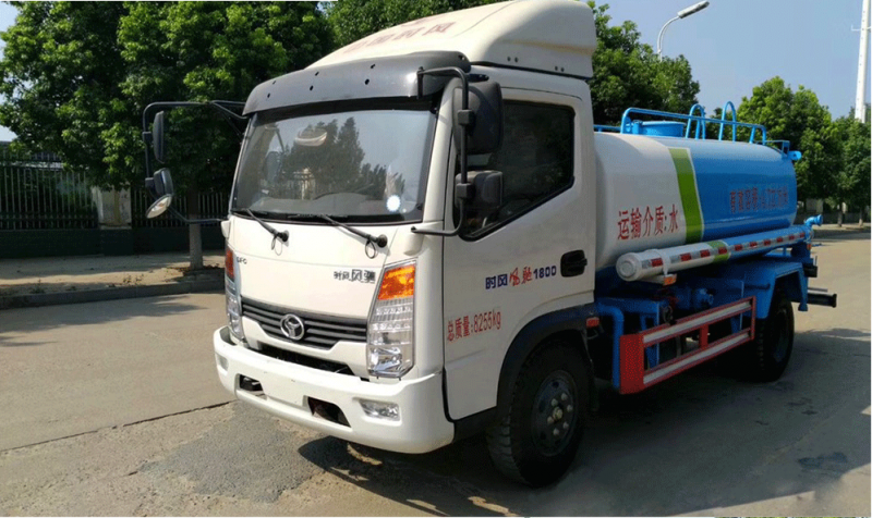 時(shí)風(fēng)5方灑水車前左面圖 時(shí)風(fēng)5方灑水車前左面圖