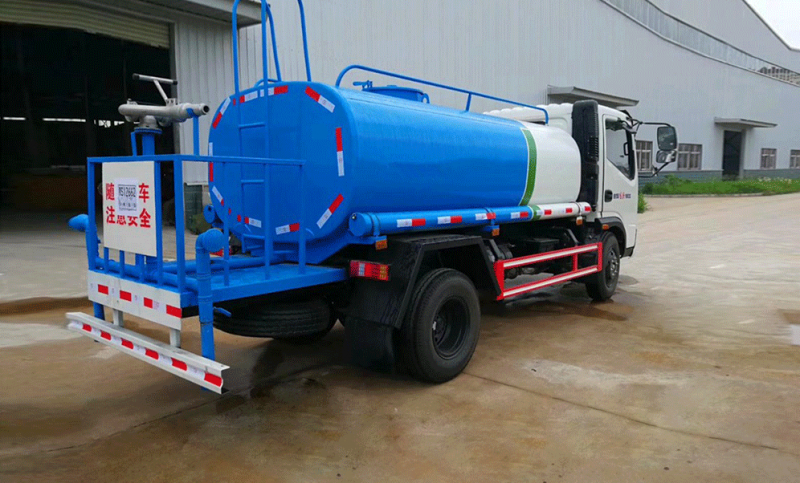 時(shí)風(fēng)5方灑水車后右面圖 時(shí)風(fēng)5方灑水車后右面圖