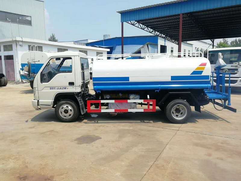 福田時(shí)代5方灑水車正左側(cè)面圖 福田時(shí)代5方灑水車正左側(cè)面圖