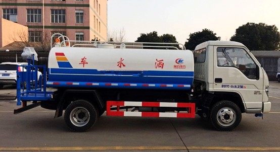 福田時(shí)代5噸灑水車正右側(cè)面圖 福田時(shí)代5噸灑水車正右側(cè)面圖