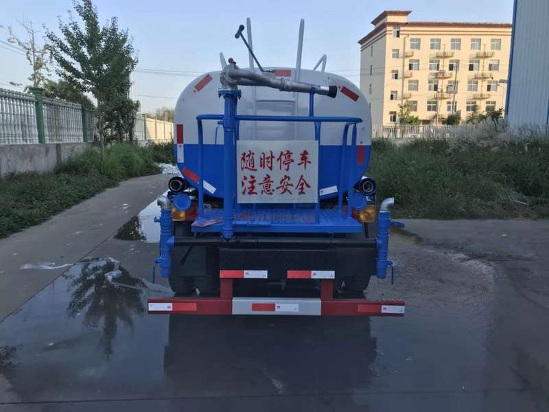 躍進5噸灑水車正后面圖 躍進5噸灑水車正后面圖