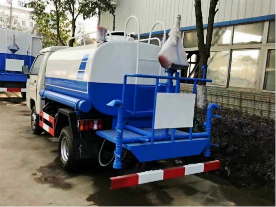 福田時代5噸灑水車后左面圖 福田時代5噸灑水車后左面圖