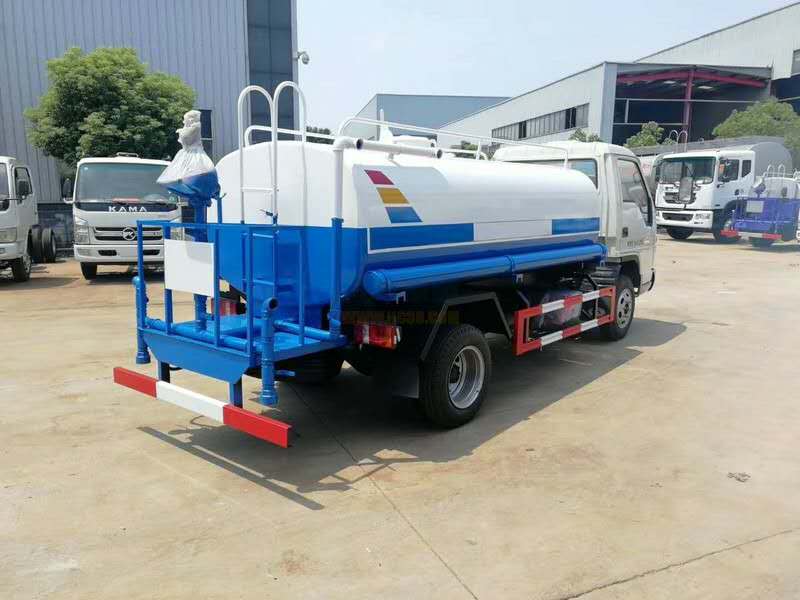 福田時代5噸灑水車后右面圖 福田時代5噸灑水車后右面圖