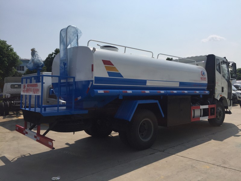 12噸解放J6灑水車后右面圖 12噸解放J6灑水車后右面圖