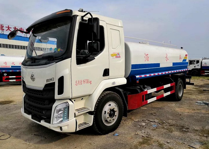 東風柳汽12方灑水車前左面圖 東風柳汽12方灑水車前左面圖