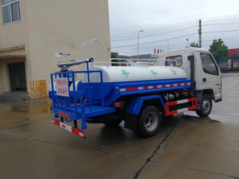 解放2-噸灑水車后右面圖 解放2-噸灑水車后右面圖