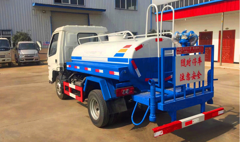 解放2-噸灑水車后左面圖 解放2-噸灑水車后左面圖