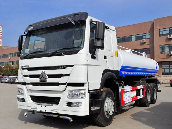 重汽豪沃后雙橋20噸灑水車前左面圖 重汽豪沃后雙橋20噸灑水車前左面圖