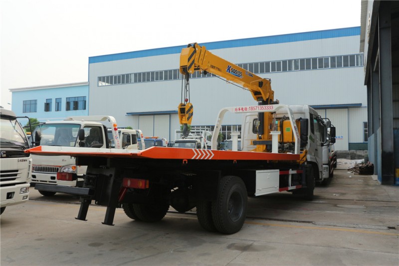 東風天錦平板帶吊清障車 后側圖