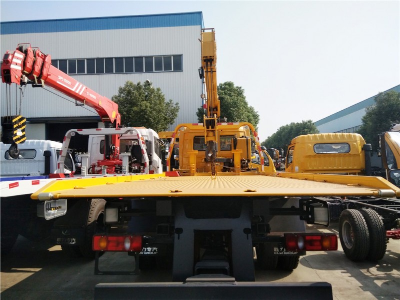 東風天錦平板帶吊清障車 正后圖