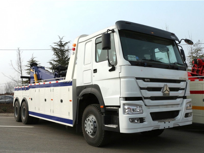 重汽后八輪一拖一清障車 前側(cè)圖