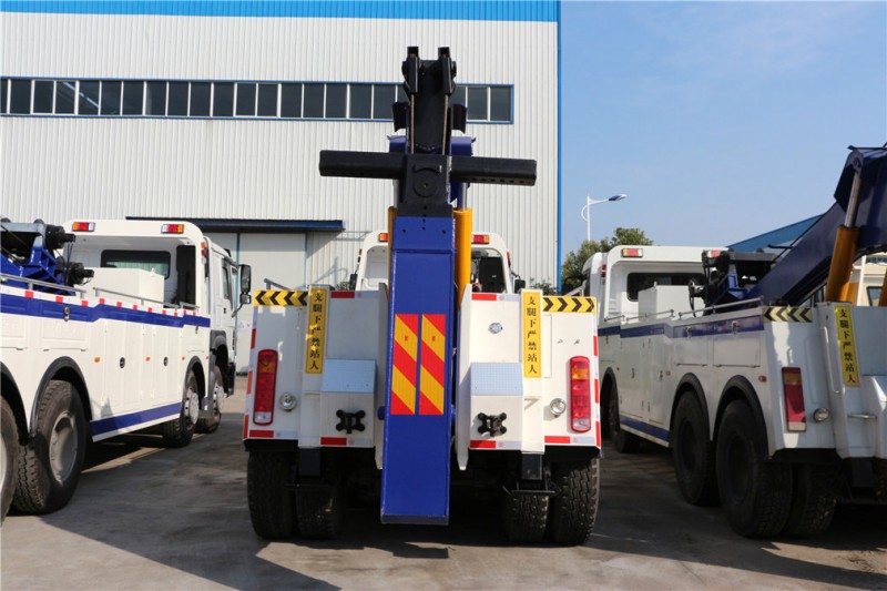 重汽后八輪一拖一清障車 正后圖