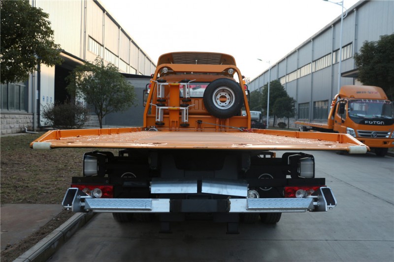 福田奧鈴一拖二清障車 正后圖 福田奧鈴一拖二清障車 正后圖