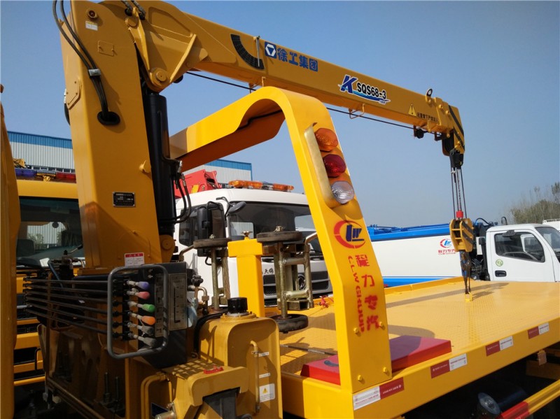 東風(fēng)凱普特平板帶吊清障車 部位細(xì)節(jié)圖 東風(fēng)凱普特平板帶吊清障車 部位細(xì)節(jié)圖