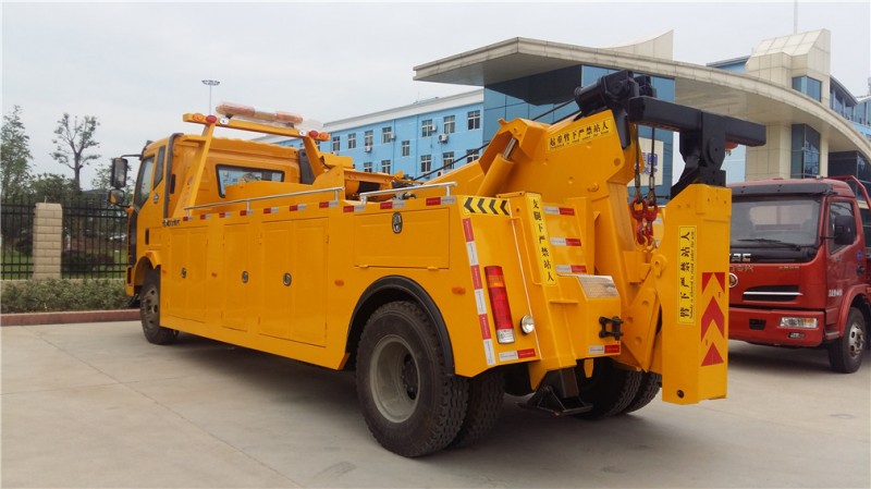 解放單橋一托一清障車 后側圖 解放單橋一托一清障車 后側圖