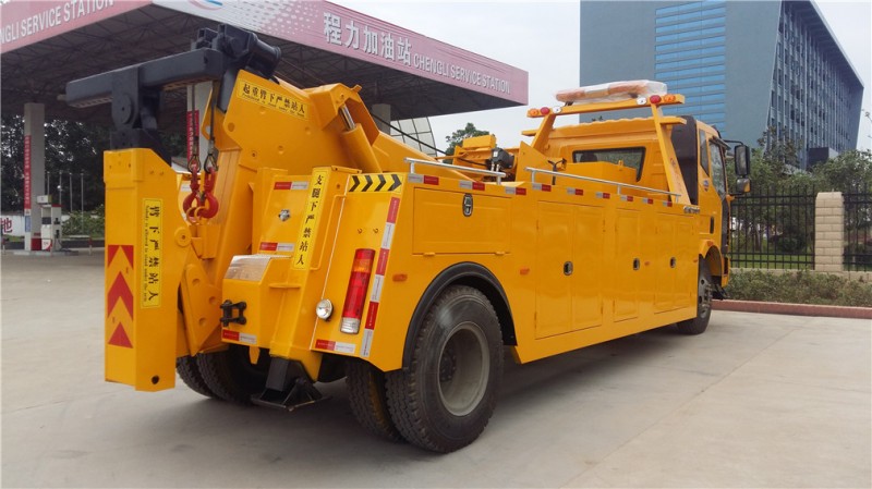 解放單橋一托一清障車 后側圖 解放單橋一托一清障車 后側圖