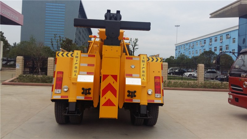 解放單橋一托一清障車 正后圖 解放單橋一托一清障車 正后圖