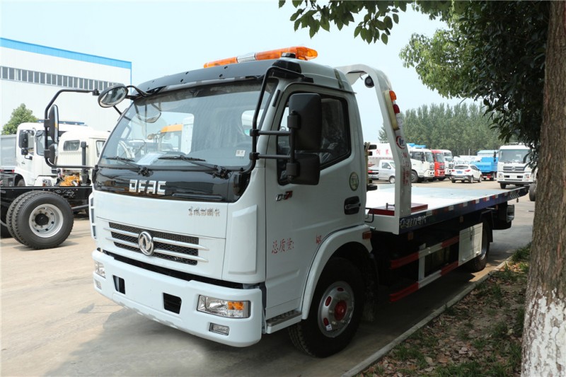 東風大多利卡一拖二清障車 前側圖