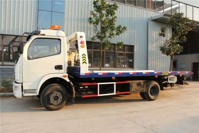 東風大多利卡一拖二清障車 前側圖