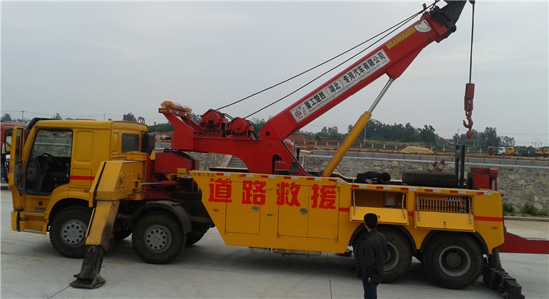 重汽豪沃360度旋轉(zhuǎn)吊清障車 后側(cè)圖 重汽豪沃360度旋轉(zhuǎn)吊清障車 后側(cè)圖