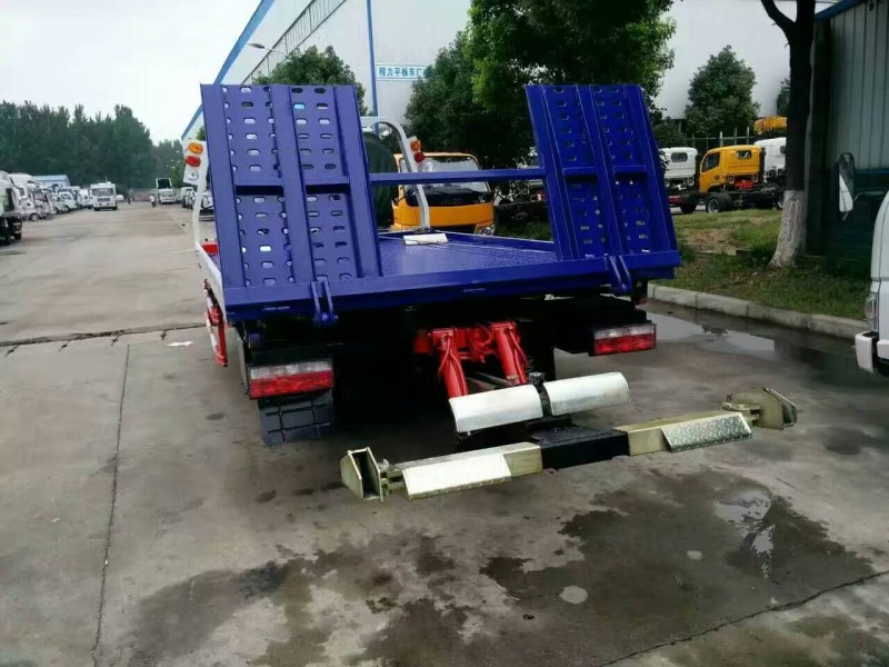 江淮康鈴國五藍(lán)牌一拖二清障車 后側(cè)圖 江淮康鈴國五藍(lán)牌一拖二清障車 后側(cè)圖