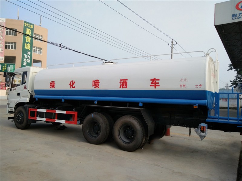 東風(fēng)御龍龍后八輪20噸灑水車后左面圖 東風(fēng)御龍龍后八輪20噸灑水車后左面圖