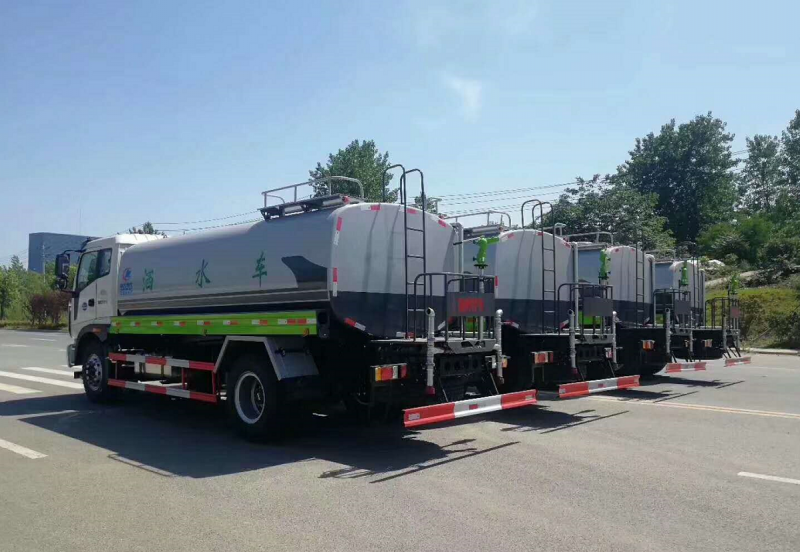 福田瑞沃15噸灑水車后左面圖 福田瑞沃15噸灑水車后左面圖