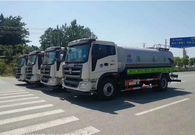 福田瑞沃15噸灑水車準備發車 福田瑞沃15噸灑水車準備發車