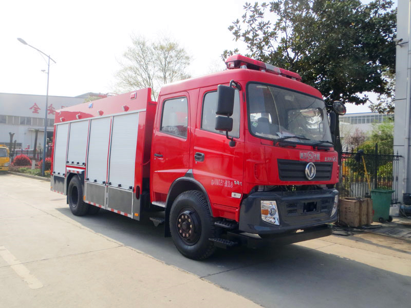 東風6噸水罐消防車1.jpg