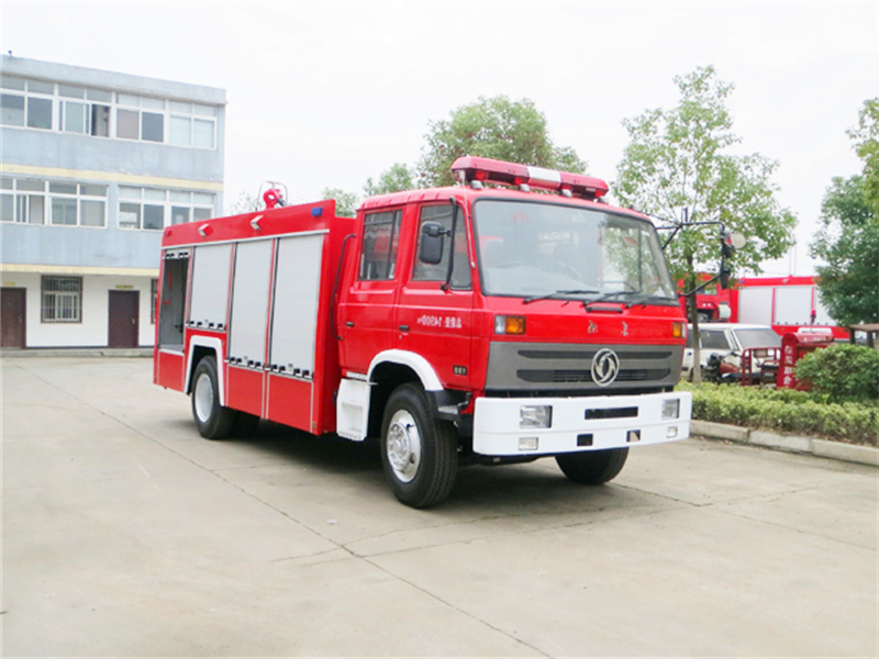 東風5噸泡沫消防車1.jpg