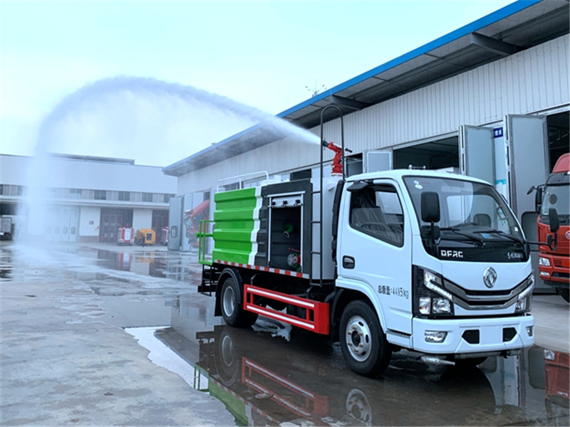 國六新款東風(fēng)小多利卡4噸消防灑水車（方形罐體）