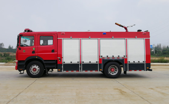 東風7噸泡沫消防車